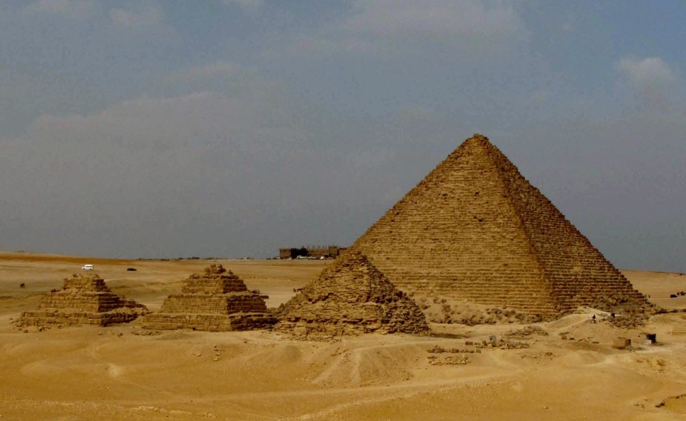 Пирамида Менкаура и ее спутники