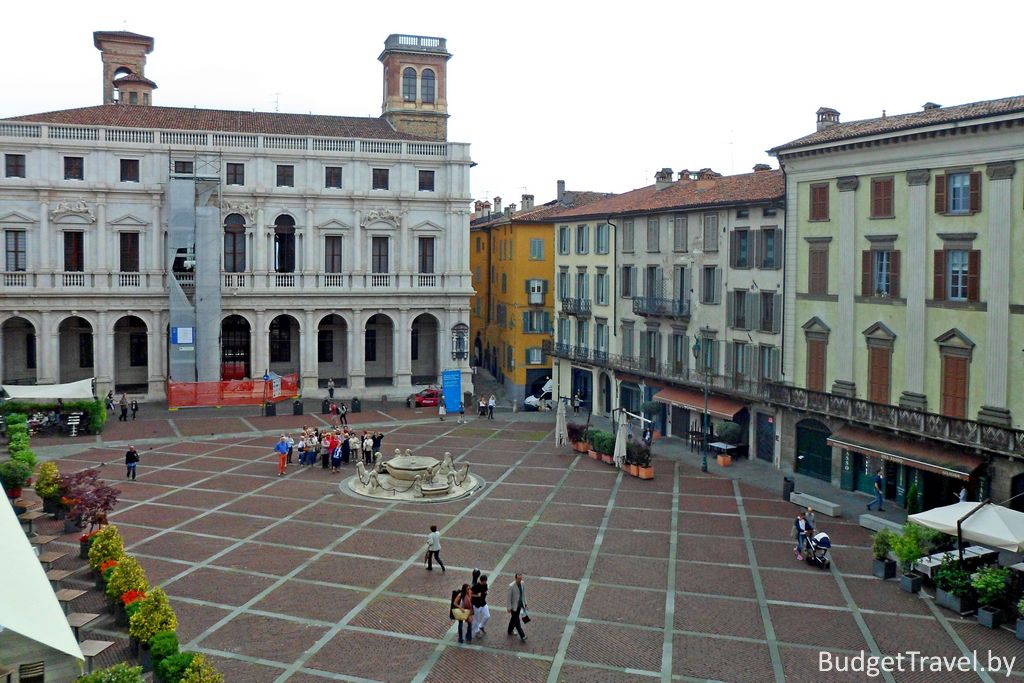 Площадь Piazza Vecchia в Бергамо