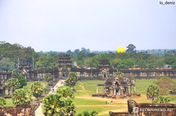 Вид с верхнего яруса храма Ангкор Ват (Angkor Wat)