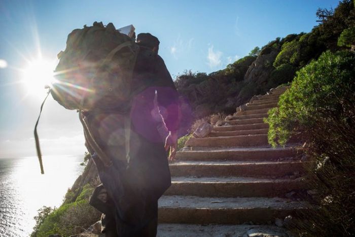 Жизнь монахов на горе Афон в Греции (13 фото)