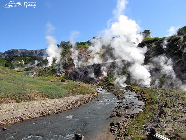 Helicopter tour to the Valley of geysers