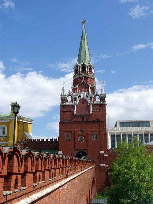 какая из башен московского кремля самая высокая