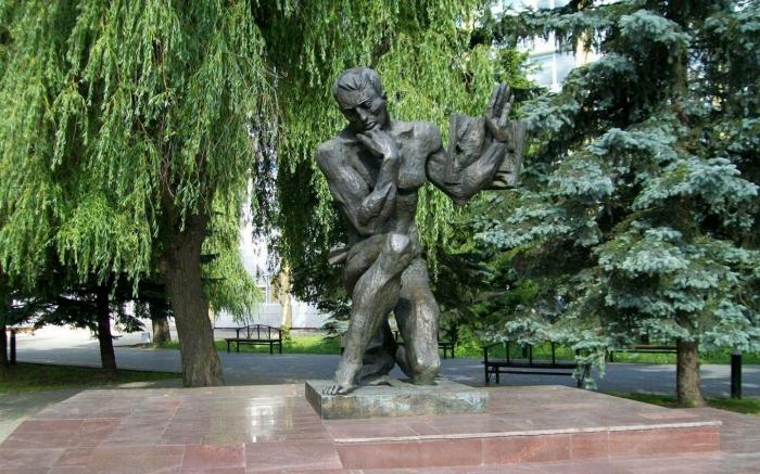 памятники брянска фото 