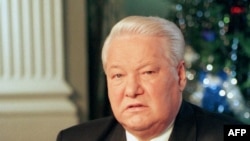 Russian President Boris Yeltsin announces his resignation on December 31, 1999.