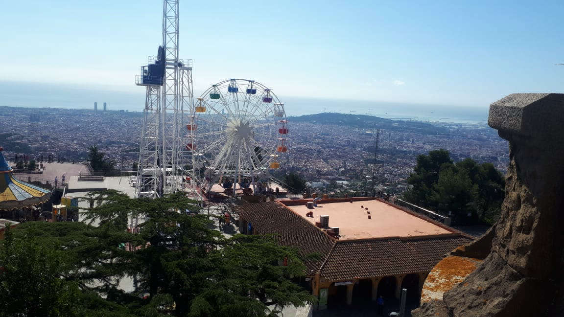 Вид на Барселону с горы Тибидабо, сентябрь 2019