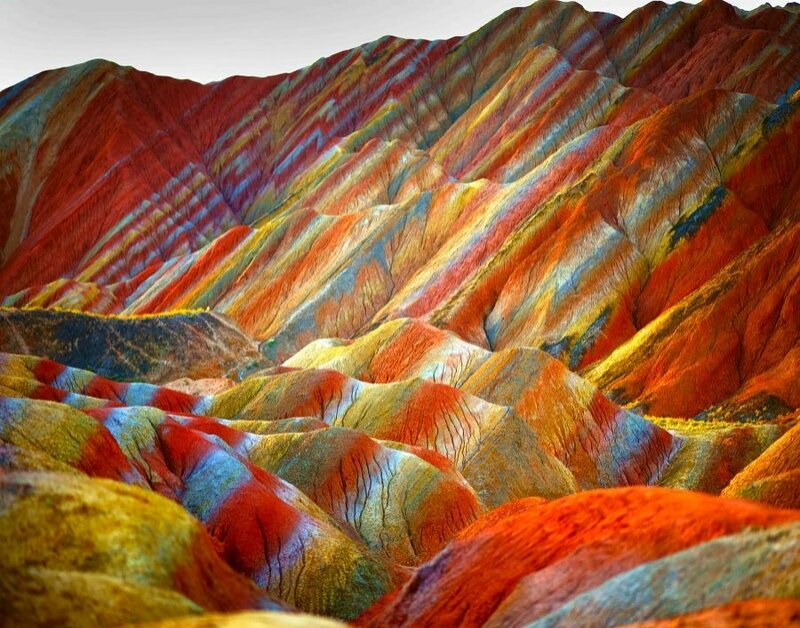 Разноцветные горы Данься в Китае (фото)