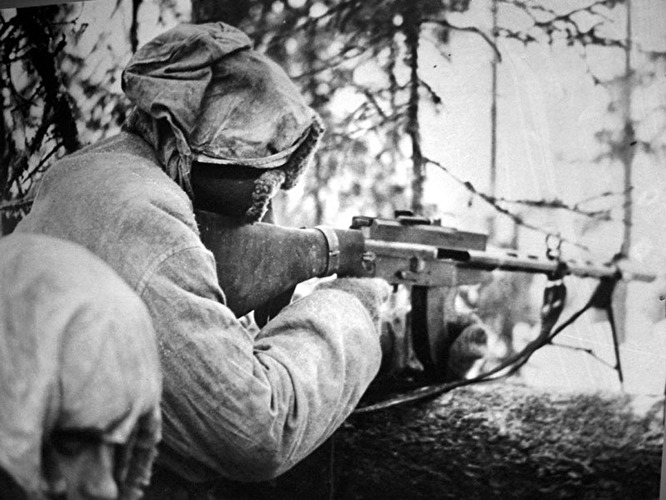 Финский солдат с пулеметом