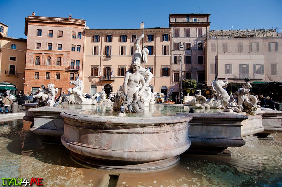 Красивые фонтаны на Пьяцца Навона в Риме