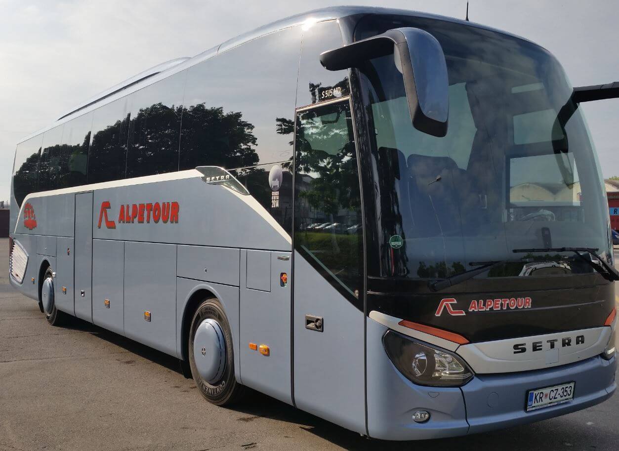 Автобус перевозчика AlpeTour