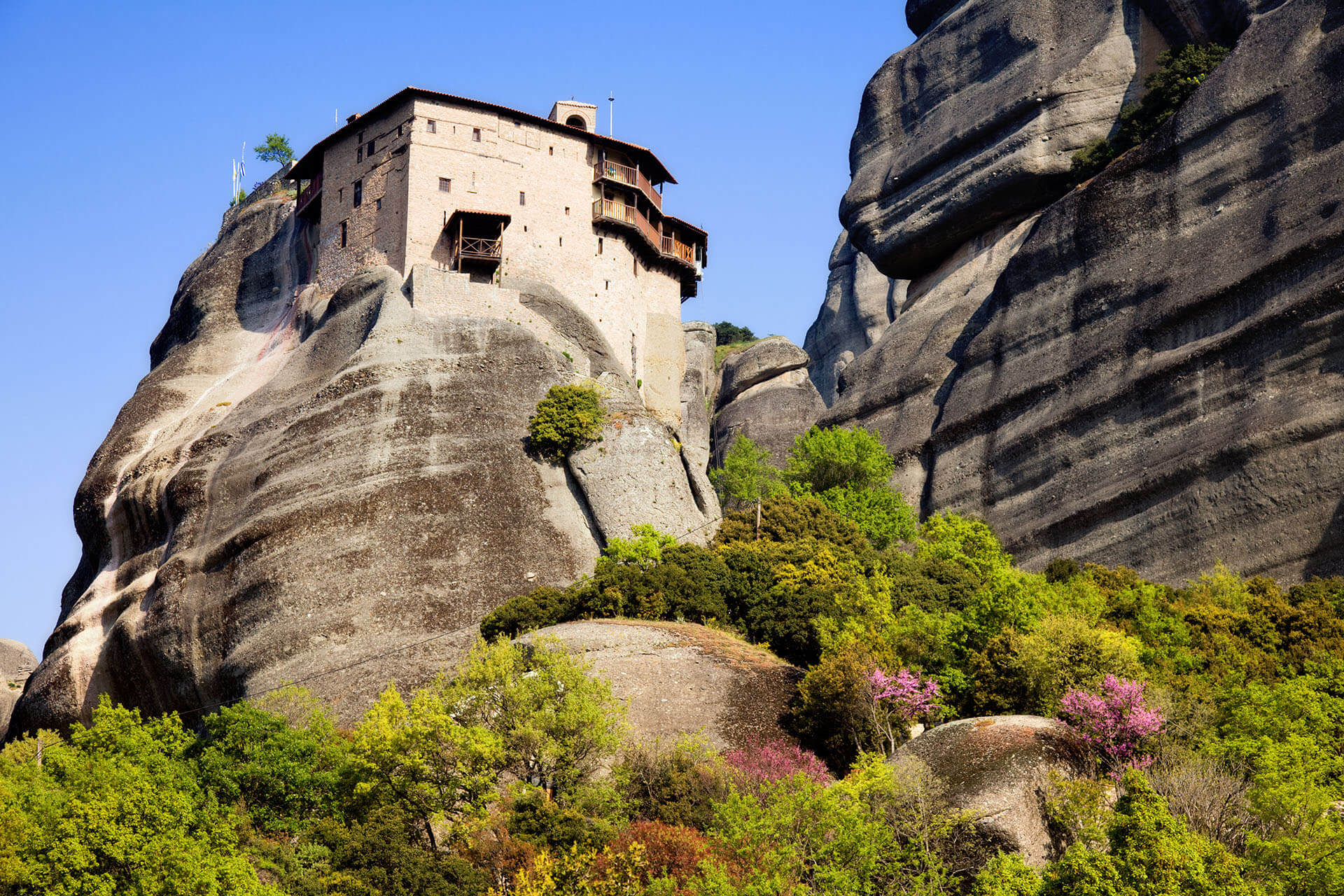 У подножья Монастыря Святого Николая Монастырь Святого Николая