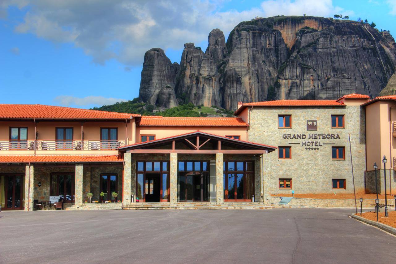 Отель Grand Meteora Hotelу подножья гор Метеоры Отель Grand Meteora Hotel