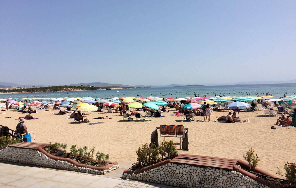 На фото пляж Altinkum Beach в Турции Altinkum Beach в Турции