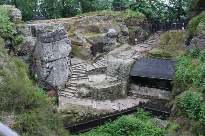 Скальная крепость Нойратен в Германии Скальная крепость Нойратен