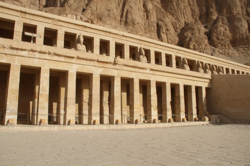 Нижняя терраса храма Хатшепсут