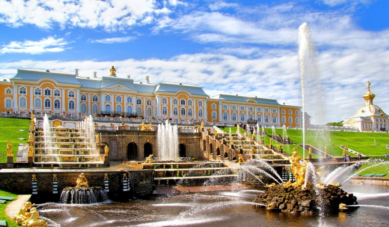 Peterhof Palace. Credit: kidpassage.com