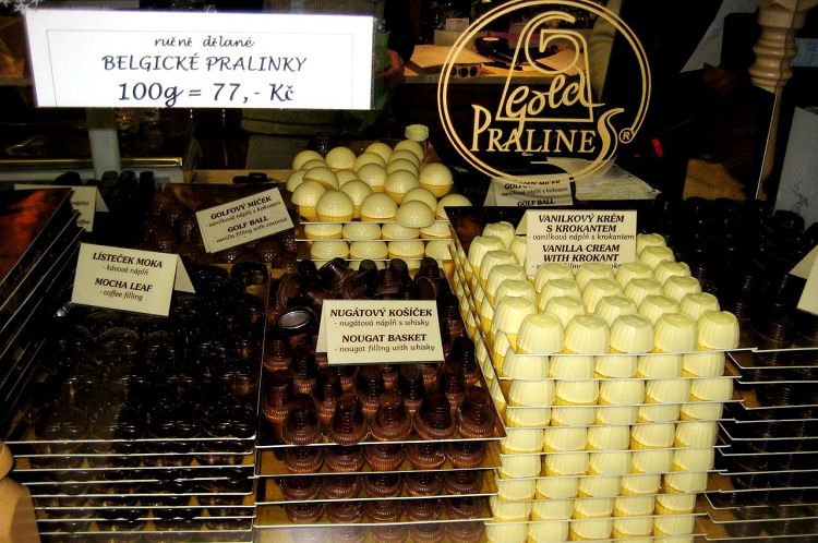 Из большого сладкого ассортимента можно выбрать и чешский шоколад