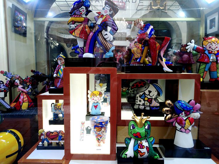 Разнообразие сувенирной продукции в Праге удивляет и восхищает