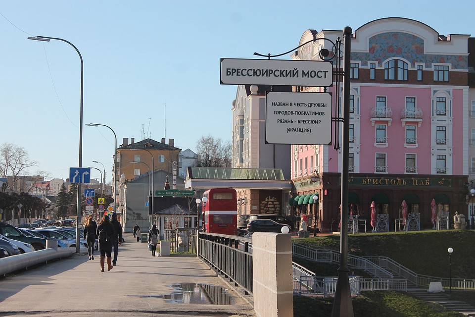 Рязанский мост, названный в честь французского города-побратима Фото: Владимир ФРОЛОВ