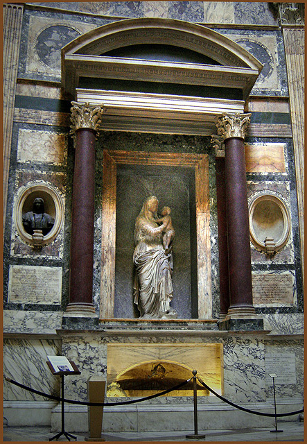 Pantheon-raphaels-tomb.jpg