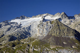 Parkachik Glacier, Nun Kun Massif.jpg