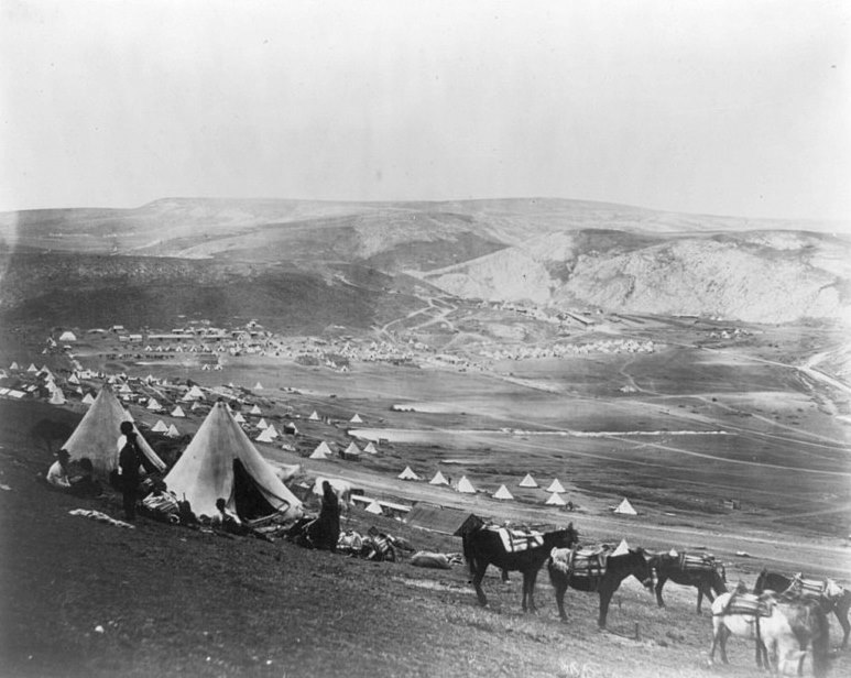 ​Лагерь британской кавалерии wikipedia.org - Тяжёлая бригада в Балаклавском сражении 