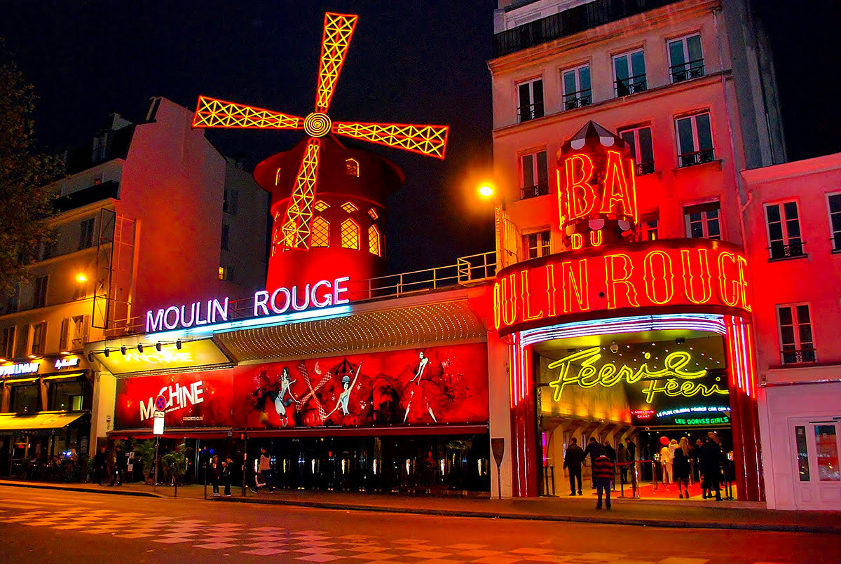 Montmartre Metro_Paris_Moulin Rouge_nightlife