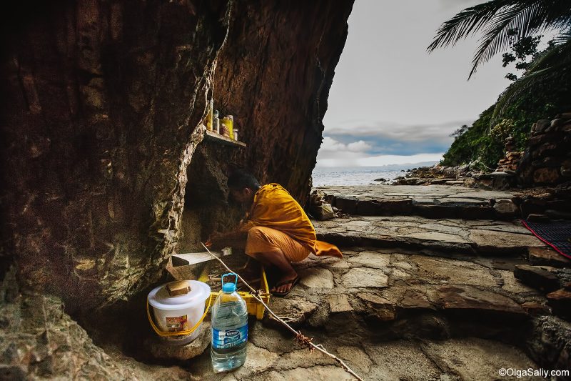 Пещера монаха отшельника в Таиланде