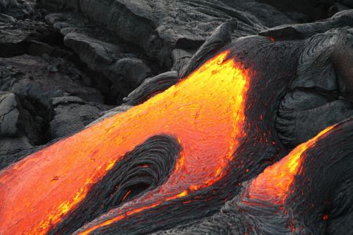 действующий вулкан Мауна-Лоа на Гавайях, США